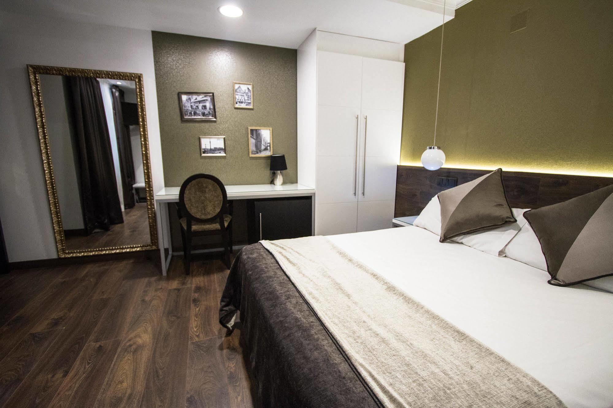Moderno Hotel Barcelona Ngoại thất bức ảnh